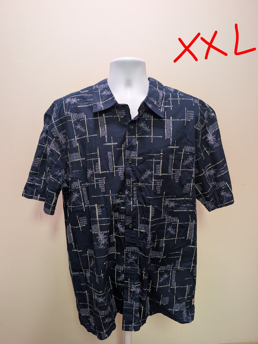 Quiksilver Navy Button-Down Short Sleeve Shirt with Light Gray Print